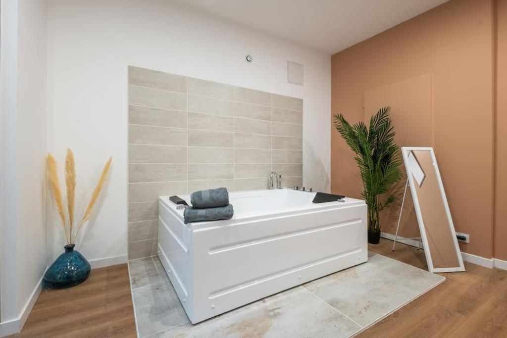 Charmant Cocon Avec Jacuzzi - Bordeaux Centre Exteriör bild